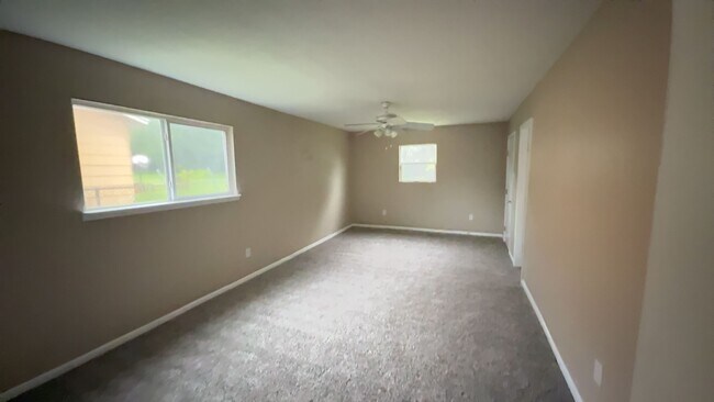 Building Photo - Renovated 3-bedroom 2-bathroom house! HOUSING ACCEPTED!