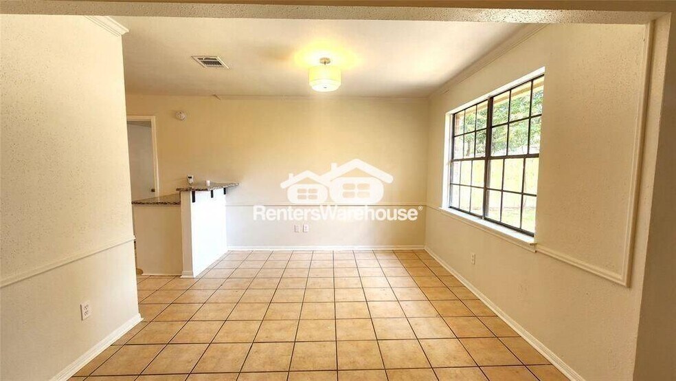 Building Photo - 2702 Foliage Green Dr