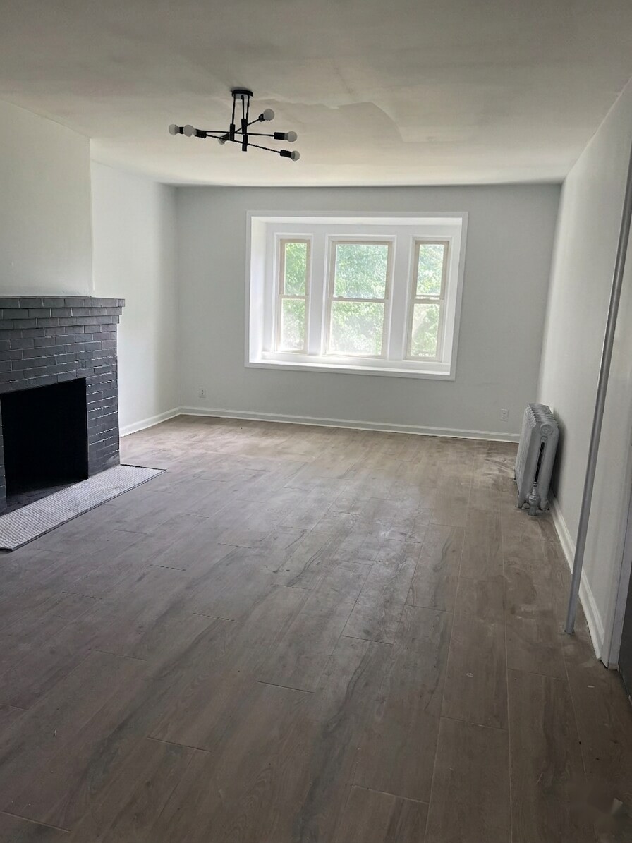 Building Photo - 251 Maple Ave