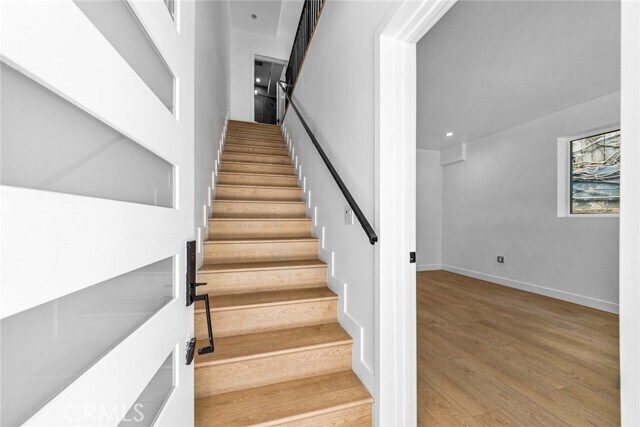 Building Photo - 1376 Edgecliffe Dr