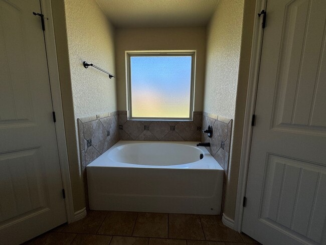 Building Photo - 6109 Newcastle Dr