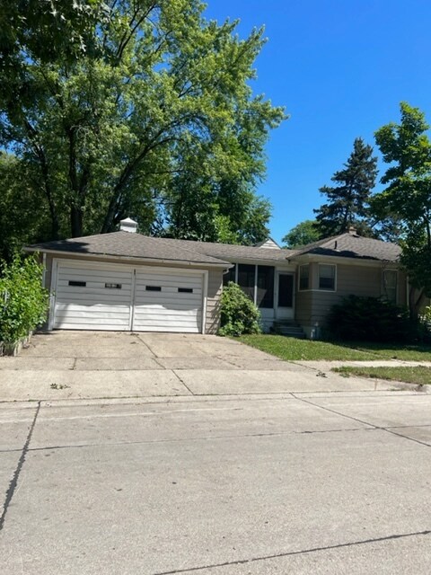 Building Photo - 23401 Rensselaer St