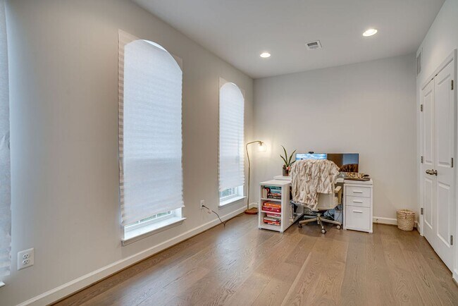 Building Photo - 518 Triggerfish Dr