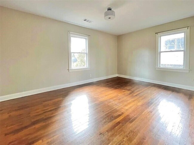 Building Photo - 1449 Lynford Dr SW