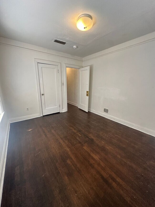 Building Photo - 412 SE 15th- Four Plex