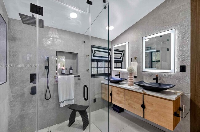 Building Photo - 800 NE 97th St