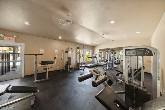 Building Photo - 4921 Indian River Dr