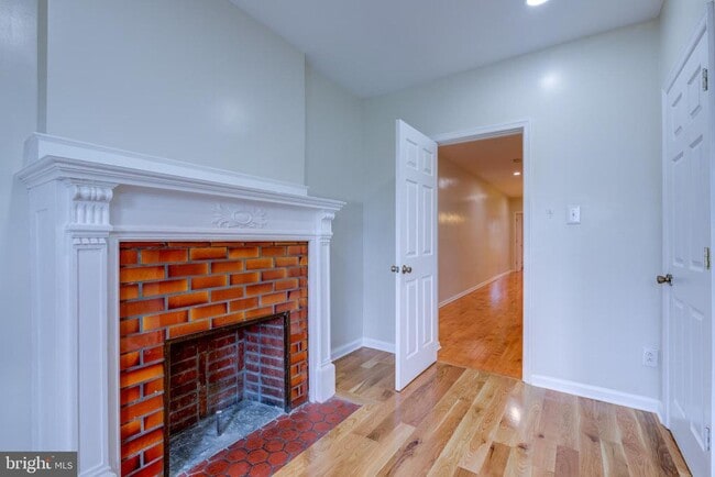 Building Photo - 4924 Chestnut St