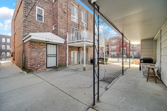 Building Photo - 2654 W 12th Pl