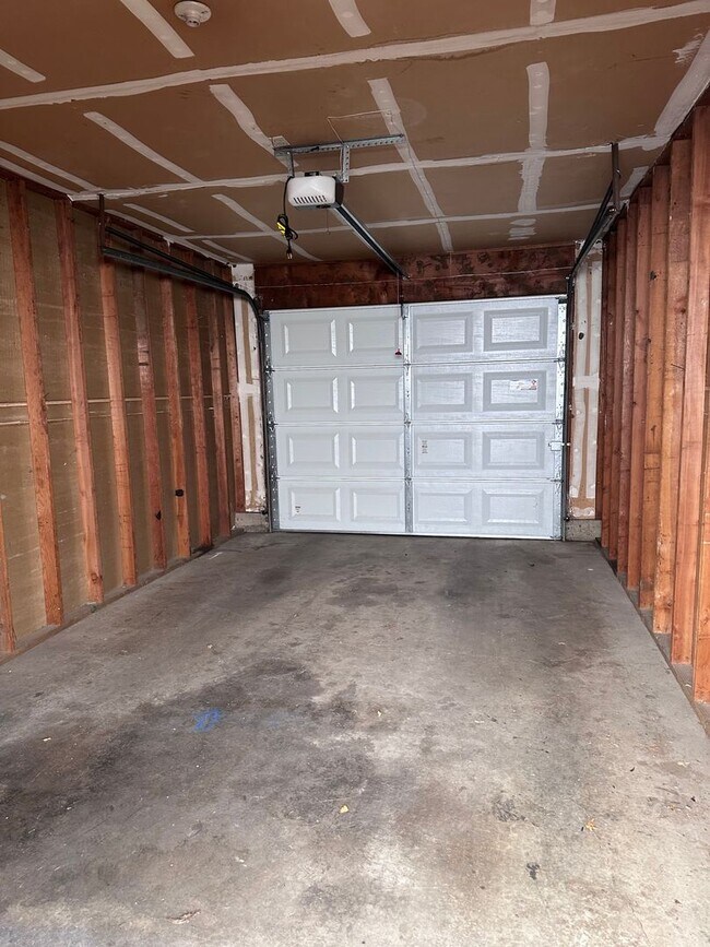 Building Photo - Cozy 2 bdrm 2 bath Condo in Vancouver, WA