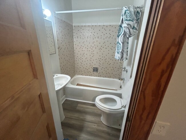 Building Photo - CHEVIOT- 4 Bedroom, 2 full Bathroom Specta...
