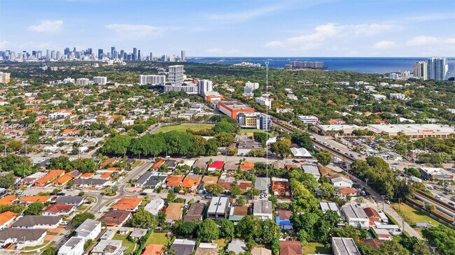 Building Photo - 2852 SW 32nd Ct