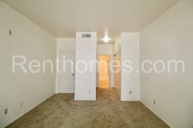 Building Photo - 510 Camino De La Reina