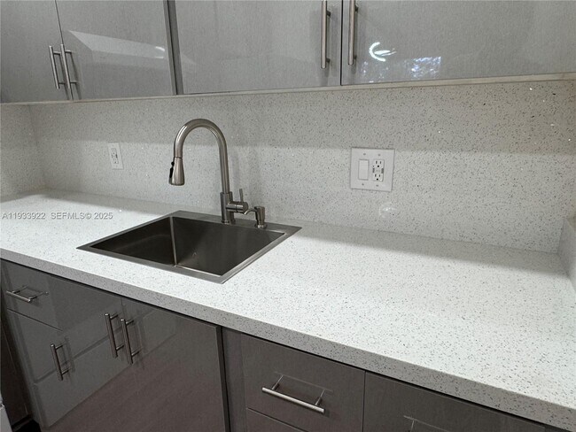 Building Photo - 13250 SW 4th Ct