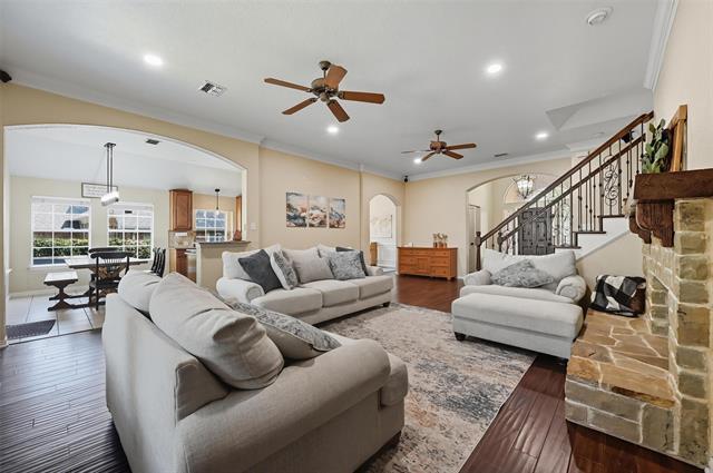 Building Photo - 2208 Cheshire Dr