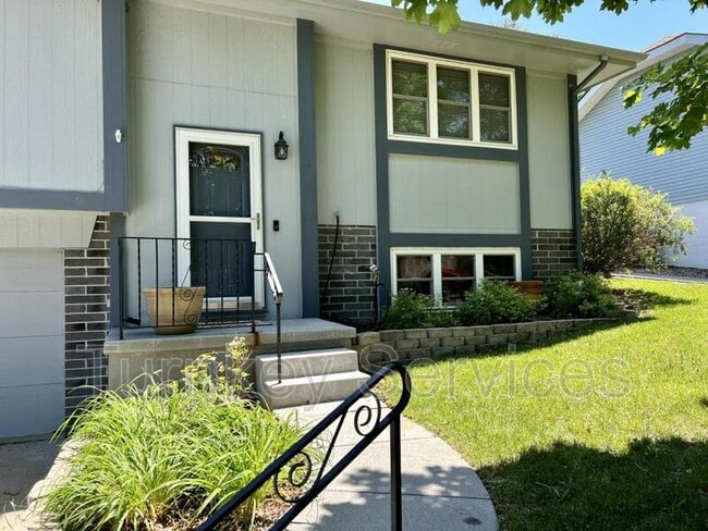Building Photo - 13309 S 35th Ave