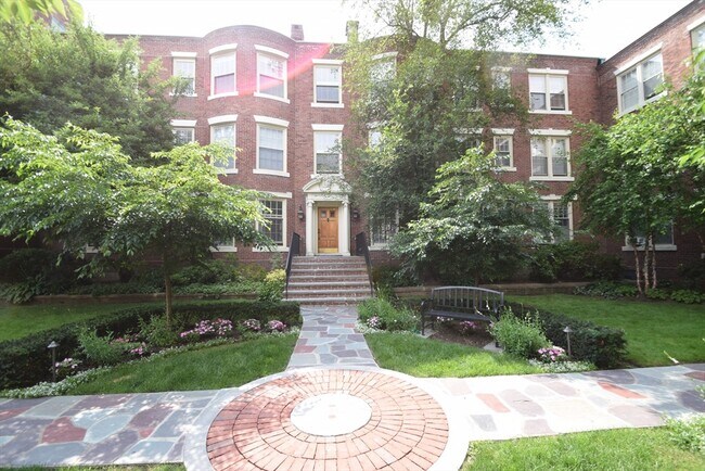 Building Photo - 141 Beaconsfield Rd