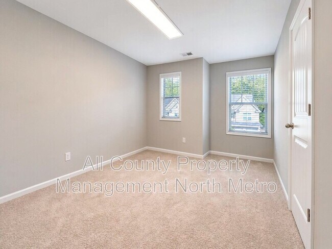 Building Photo - 7250 Heritage Oak Ct