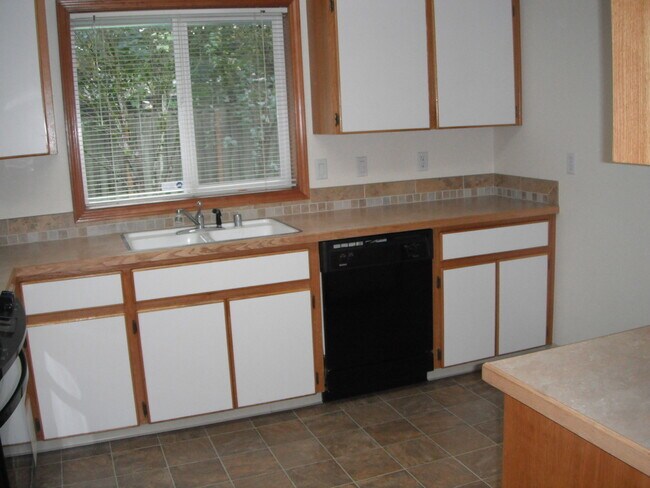 Building Photo - Charming Single-Level Home in Desirable Felida – 4 Bed, 2 Bath