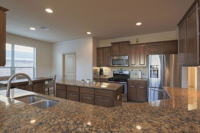 Building Photo - 2300 Dovetail St