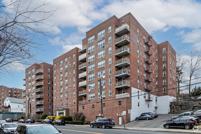 Building Photo - The Parkway Terrace