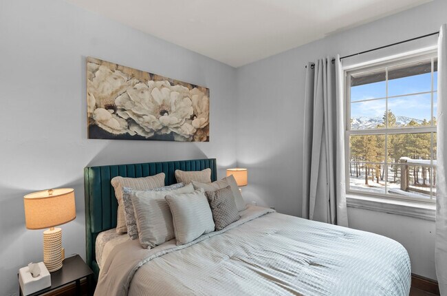 Building Photo - 4955 Hidden Hollow Rd