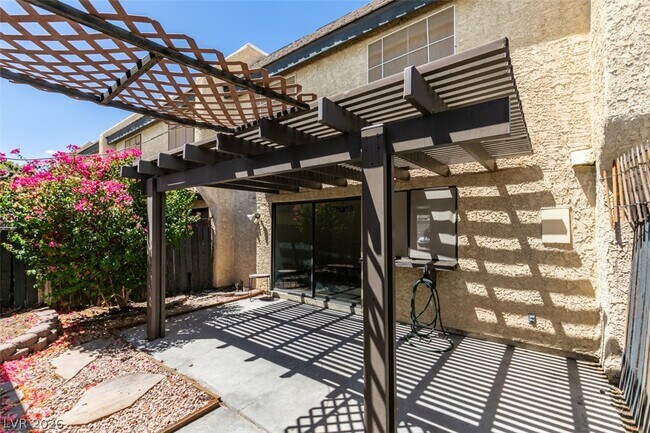 Building Photo - 3318 China Dr