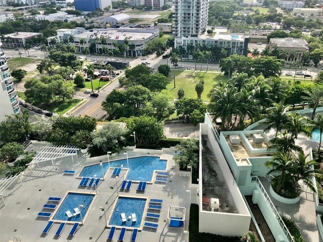 Building Photo - 1800 N Bayshore Dr