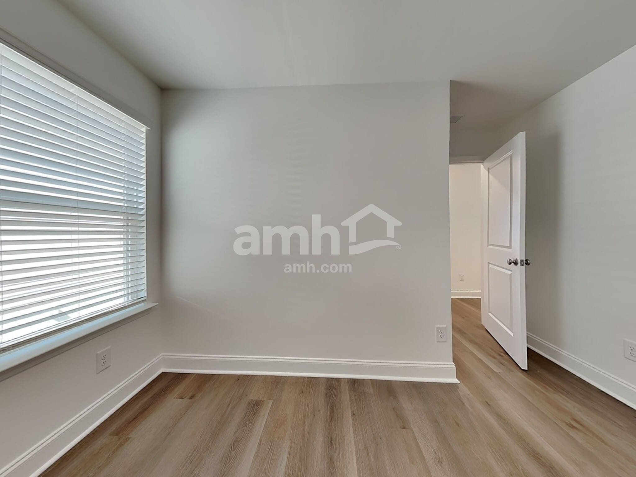 Building Photo - 551 Armstrong Curv