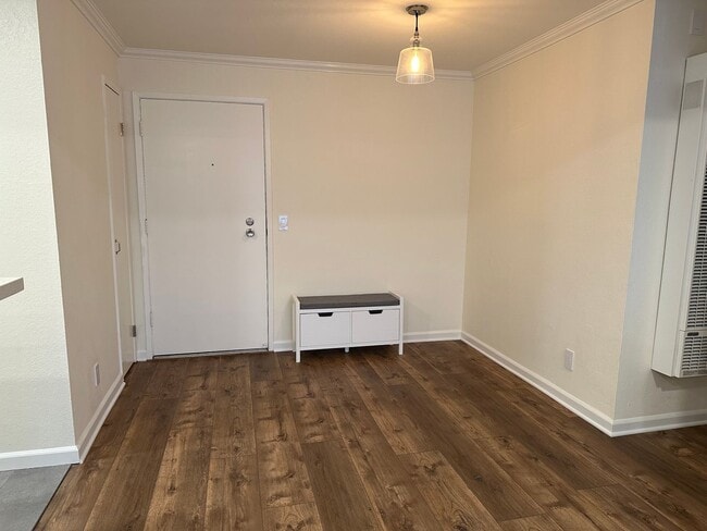 Building Photo - 204 Larkspur Plaza Dr