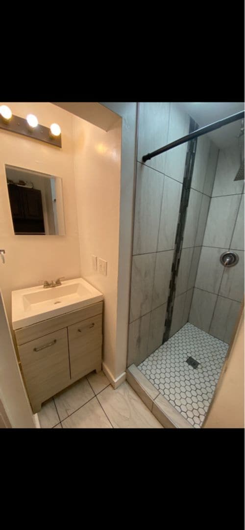 Building Photo - 732 N Victor Ave