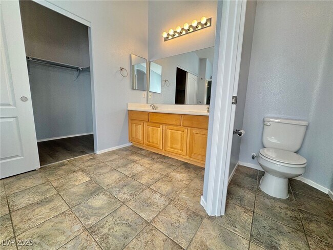 Building Photo - 2276 Chestnut Ranch Ave