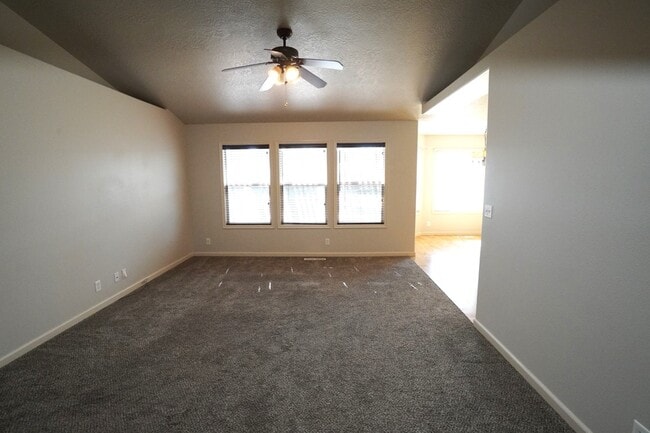 Building Photo - 1445 W Silver Salmon Dr