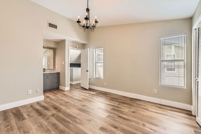 Building Photo - 512 Eberhart Ln