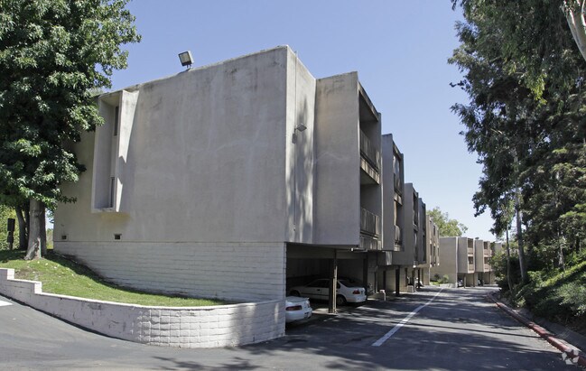 Building Photo - La Mirianda