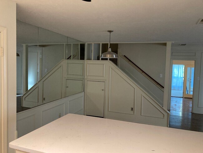 Building Photo - 613-613 Kings Mountain Dr
