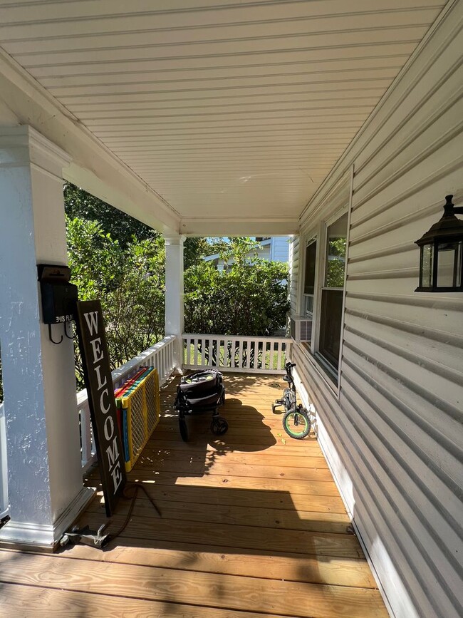 Building Photo - Spacious 4-Bedroom Home