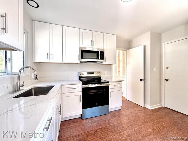 Building Photo - 2180-2182 Vernier Rd