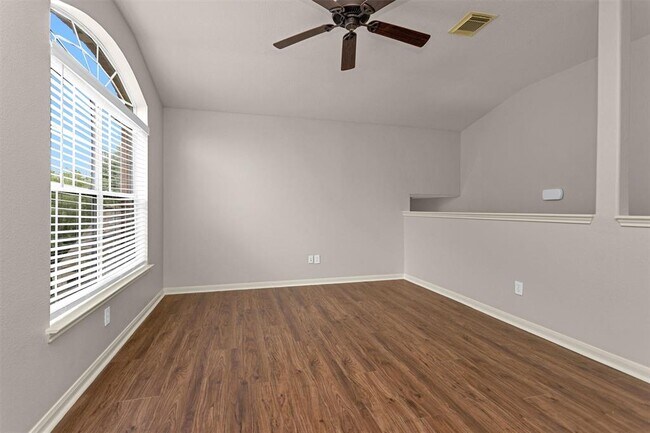 Building Photo - 6443 Applewood Forest Dr