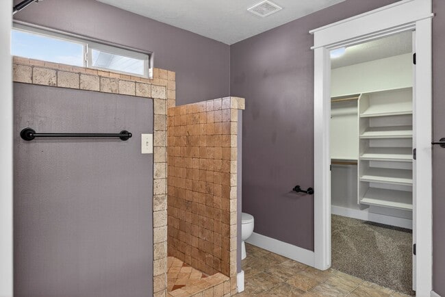 Building Photo - Spacious Home in Quiet Star Cul-de-Sac with Large Yard