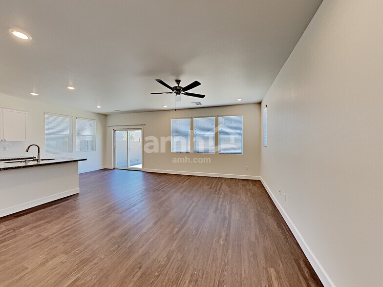 Building Photo - 1525 Garden Swing Ave