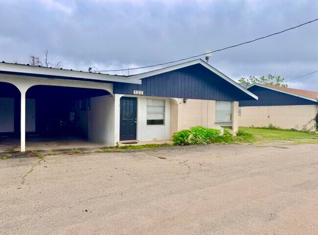 Building Photo - 132 Lake Breeze Dr