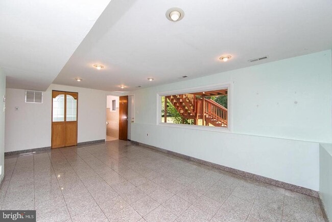 Building Photo - 15 Knollwood Dr