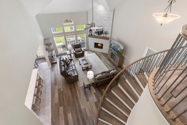 Building Photo - 6223 Pinewood Heights Dr