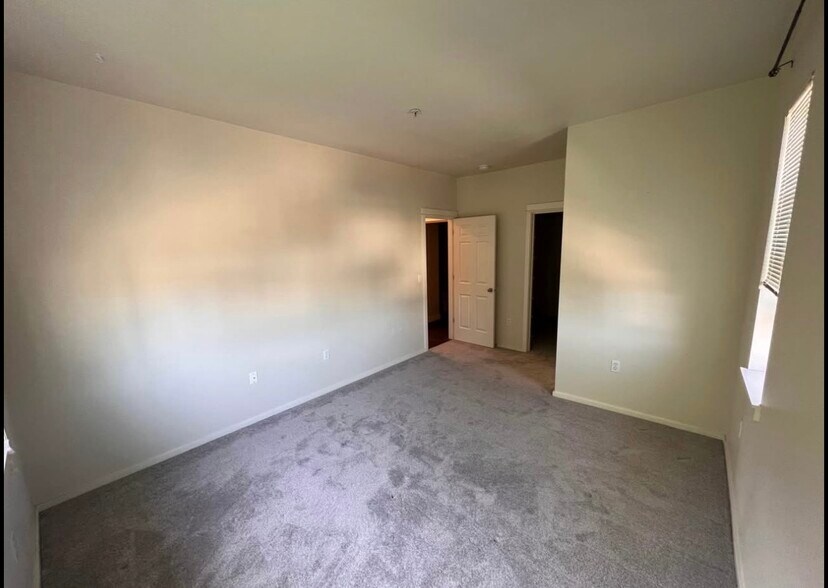 Building Photo - 15026 40th Ave W