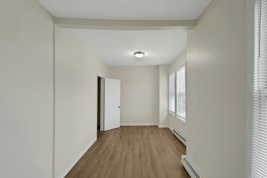 Building Photo - 496 S 21st St