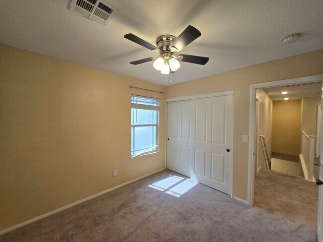 Building Photo - 10072 Pelham Park Ave
