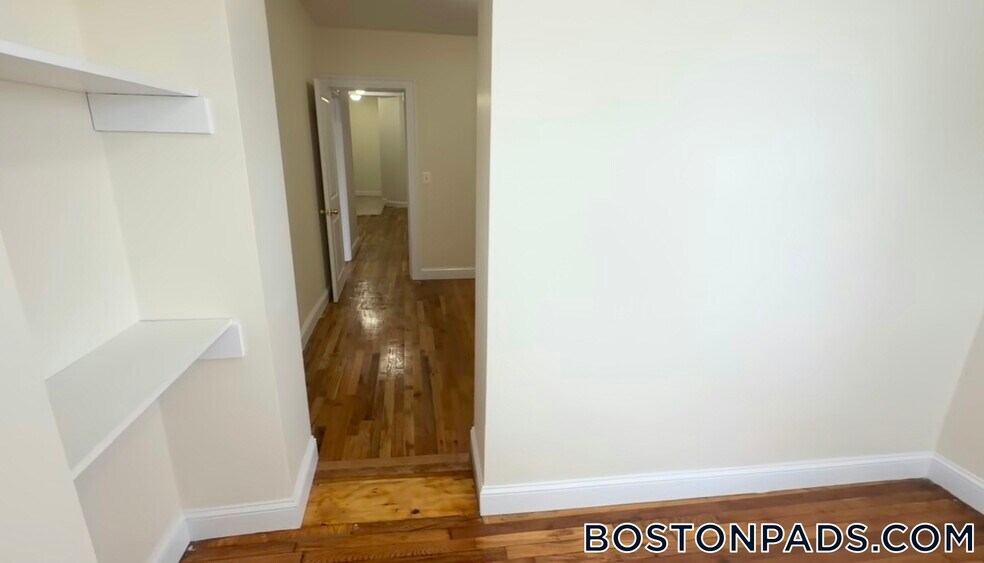 Building Photo - 244 Kelton St