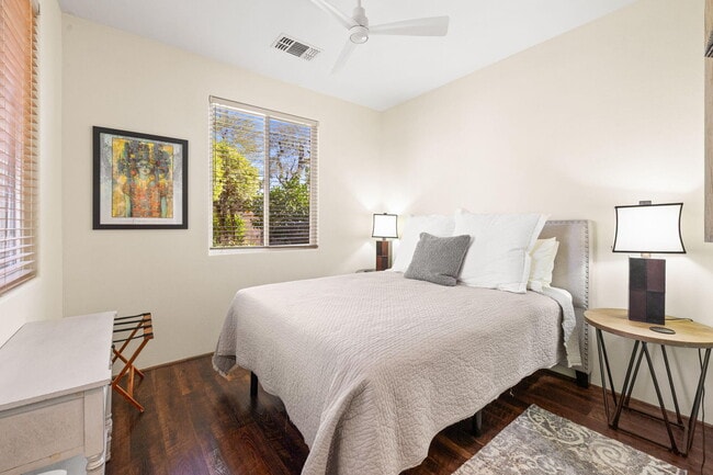 Building Photo - 49105 Casa Del Rio