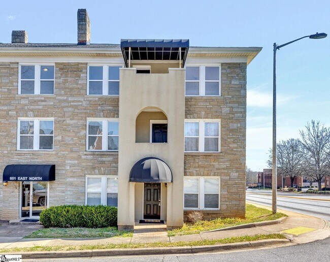 Primary Photo - 801 E North St